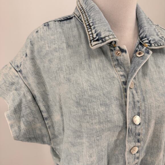 Blank NYC Bleach Washed Button Up Crop Shirt Size Small - Picture 2 of 7